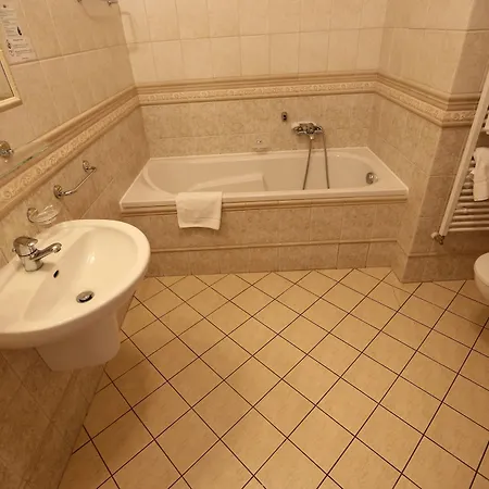 Hotel Renesance Krasna Kralovna 4*