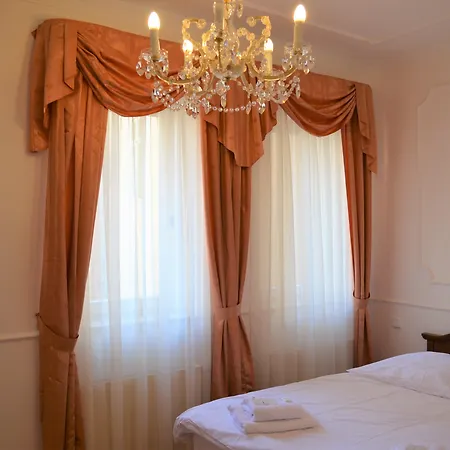 Renesance Krasna Kralovna Hotel 4*